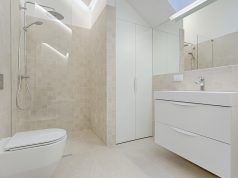 kupatilo-belo-bojler-wc-šolja-lavabo