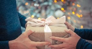 5 predloga za poklone koji ne gube vrednost tokom vremena davanje-poklona