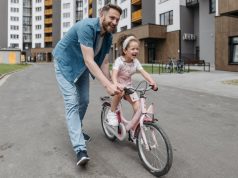 Razvoj motorike kod dece tata-cerka-bicikli