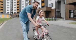 Razvoj motorike kod dece tata-cerka-bicikli