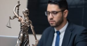 Pravni zastupnik ili advokat – u čemu je razlika? advokat