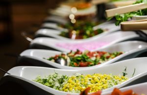 Kada se na sahranama služi posna, a kada mrsna hrana – običaji, značenje i saveti za organizaciju hrana