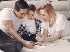 Kako ostati tim u braku kada porodica postane svakodnevni izazov Kako ostati tim u braku kada porodica postane svakodnevni izazov-par-dete-crtanje