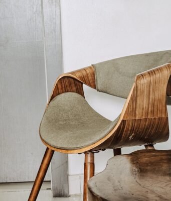 Kako da produžite vek trajanja stolicama koje se svakodnevno koristite? elegantna-drvena-stolica