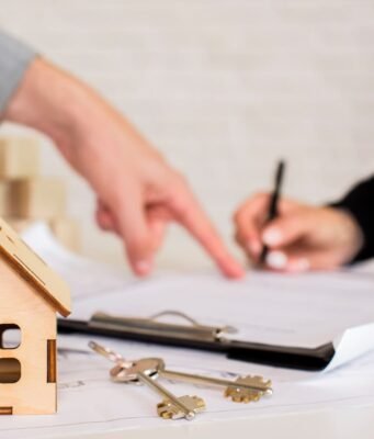 Stambeni krediti – Vodič do najpovoljnije kamate i uslova ugovor-o-poklonu-freepik-2148252129