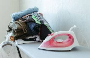 Kako produžiti vek haljinama od mekanih i prozračnih materijala Kako produžiti vek haljinama od mekanih i prozračnih materijala-pegla-daska-ves