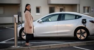 Kako funkcionišu električni automobili? zena-elektricni-automobil-punjac